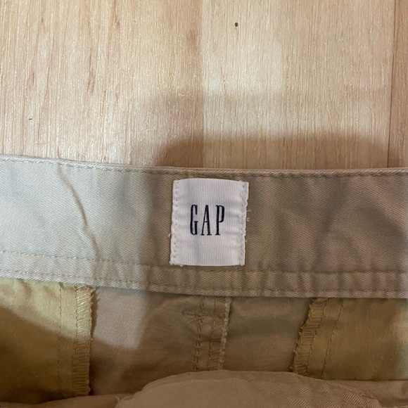 Women’s Gap Khaki Pants - Picture 2 of 4